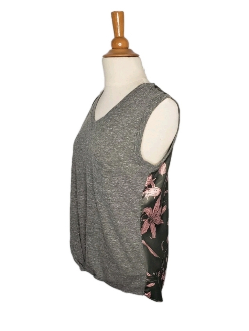Belle Du Jour Sleeveless Mixed Media V-Neck Top Silky Floral Back Knit Front S